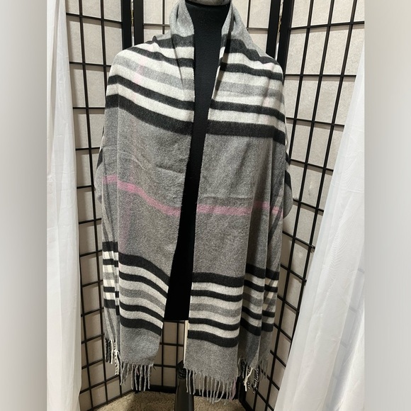 FRAAS CASHMINK , FEEL CASHMINK Women’s Gray Plaid Scarf: - Picture 8 of 8